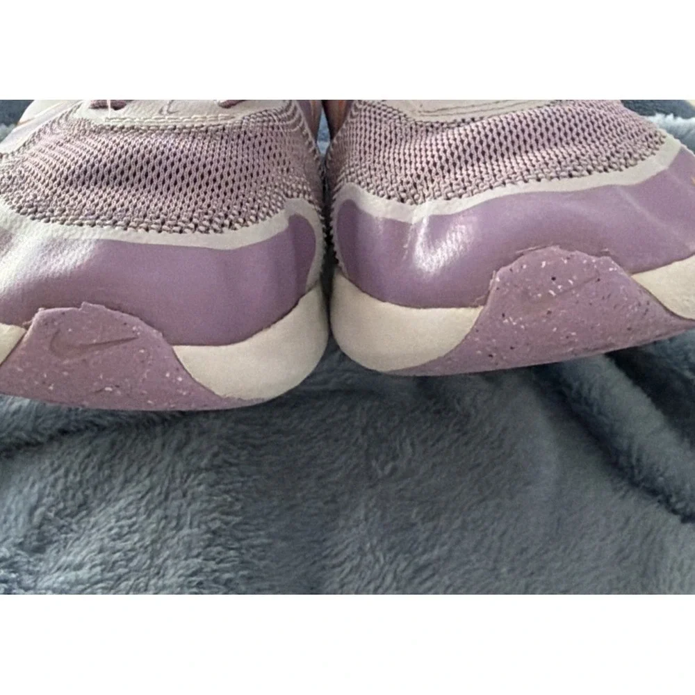 Nike Youth Sz 1.5Y Girls Cosmic Runner GS Shoes Purple Violet Star